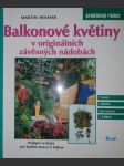 Balkonové květiny v originálních závěsných nádobách - náhled